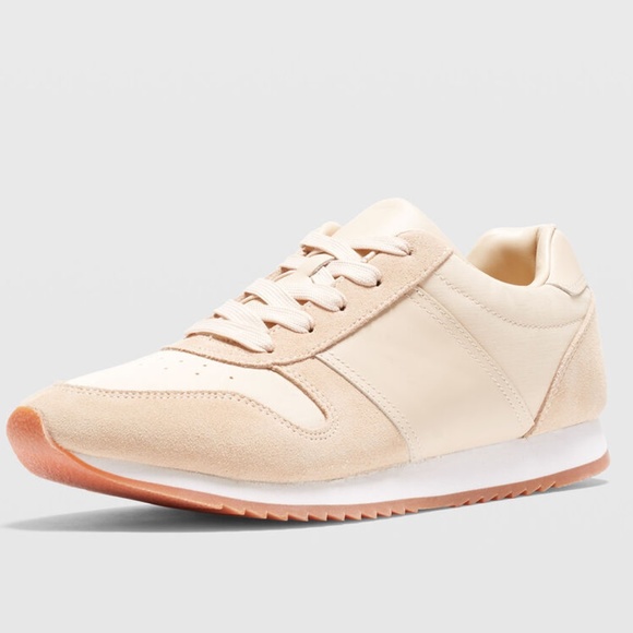Zoe Runner Sneaker - Brand New (Shoes never have tags) - NEVER WORN - Lt Tan - Picture 1 of 4